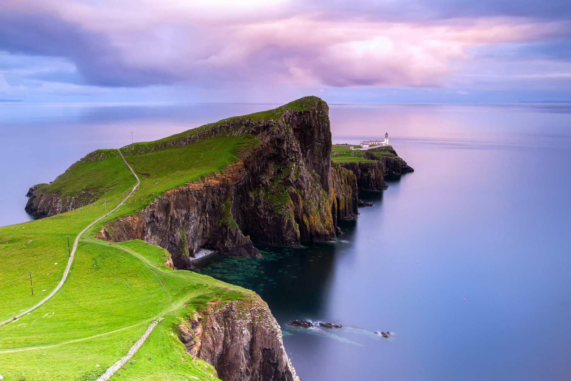 szkocja neist point archipelag hebrydy wewnętrzne wyspa skye na skraju latarnia morska