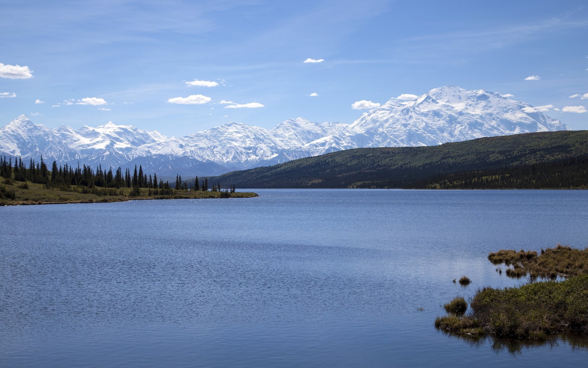 wonder lake park narodowy denali alaska pasmo alaski jezioro wonder góry powierzchnia wody