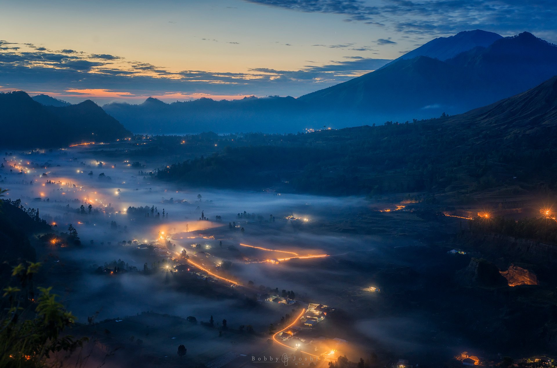 bali mountain morning night fog valley light