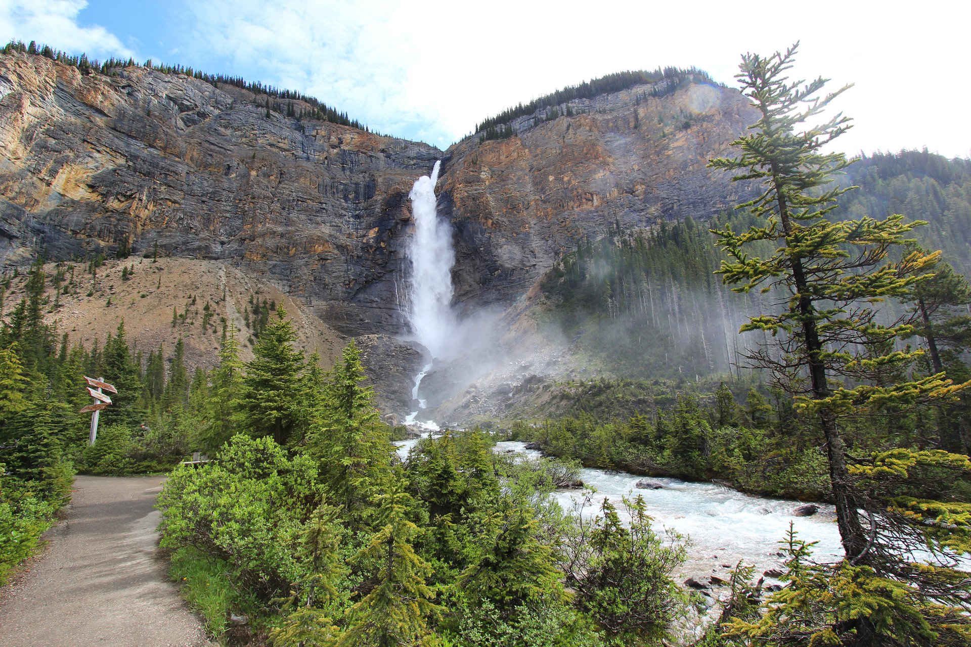 takkakaw wasserfall kanada himmel berge wasserfall bäume fluss