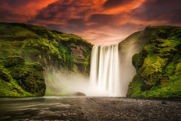 Прелестной красоты водопад