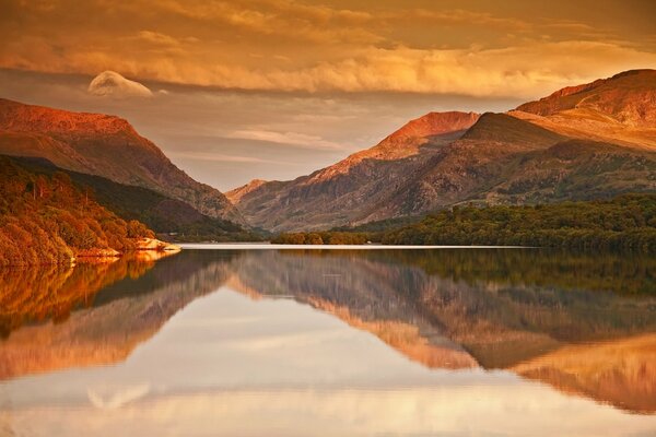 Autumn mountains are reflected in the lake