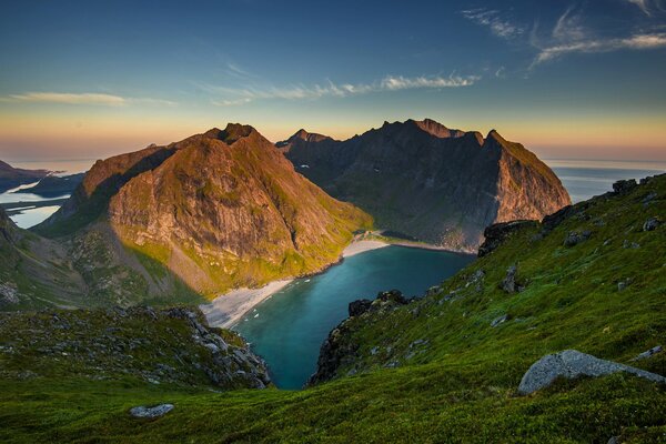 Paisaje naturaleza noche montañas lago