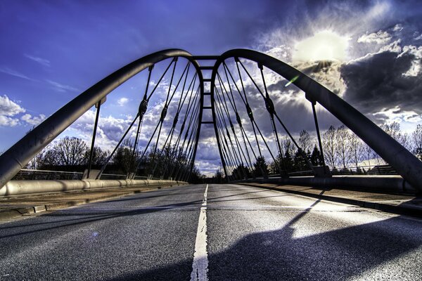 Bella luce sopra il ponte