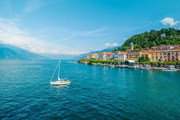 Hermoso paisaje del paseo marítimo de Italia