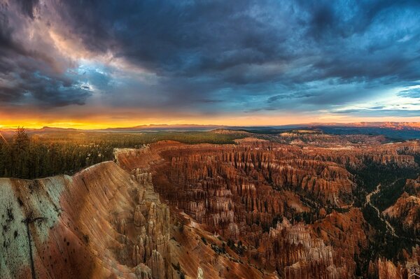 Панорама каньона. США, национальный парк