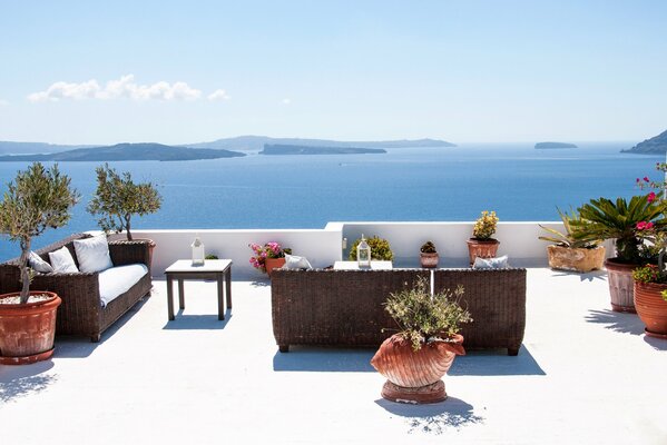 Blick vom Balkon auf das Meer in Santorini