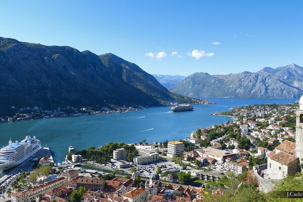 Panorama auf den Golf von Kotor in Montenegro