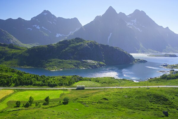 Norwegian mountains, lakes and greenery