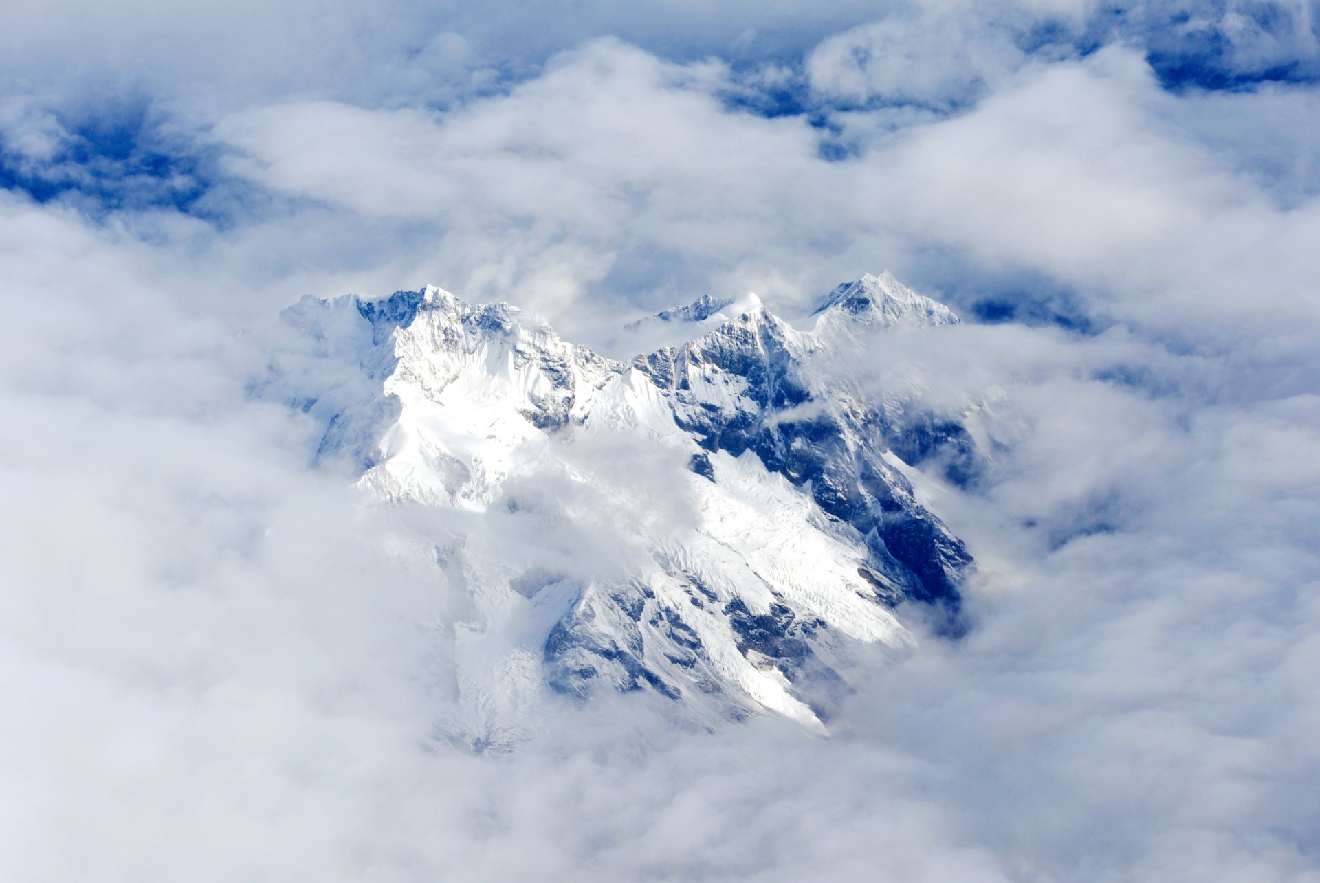 ciel nuages montagnes sommets neige