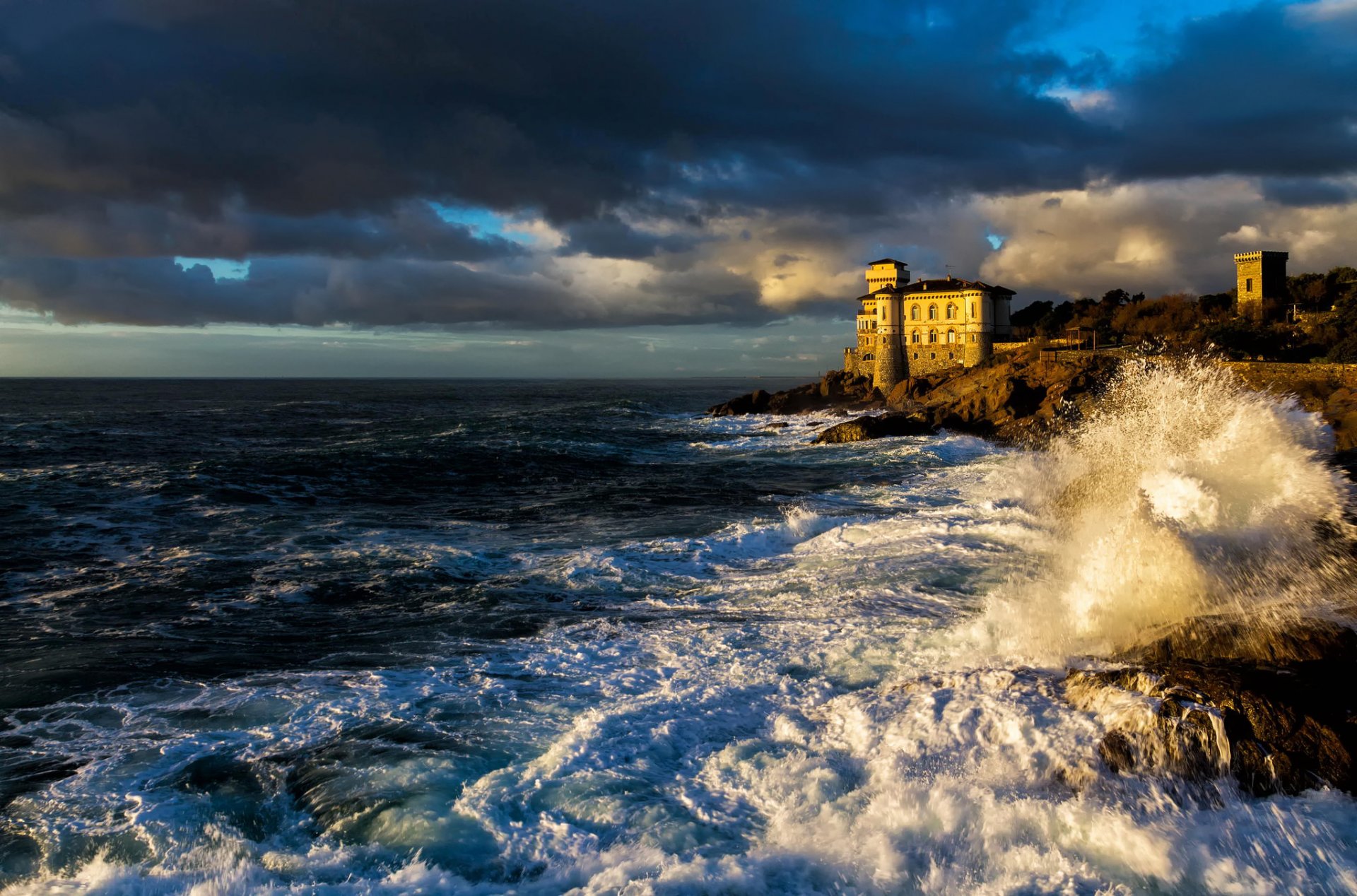 italien meer wellen felsen schloss wolken