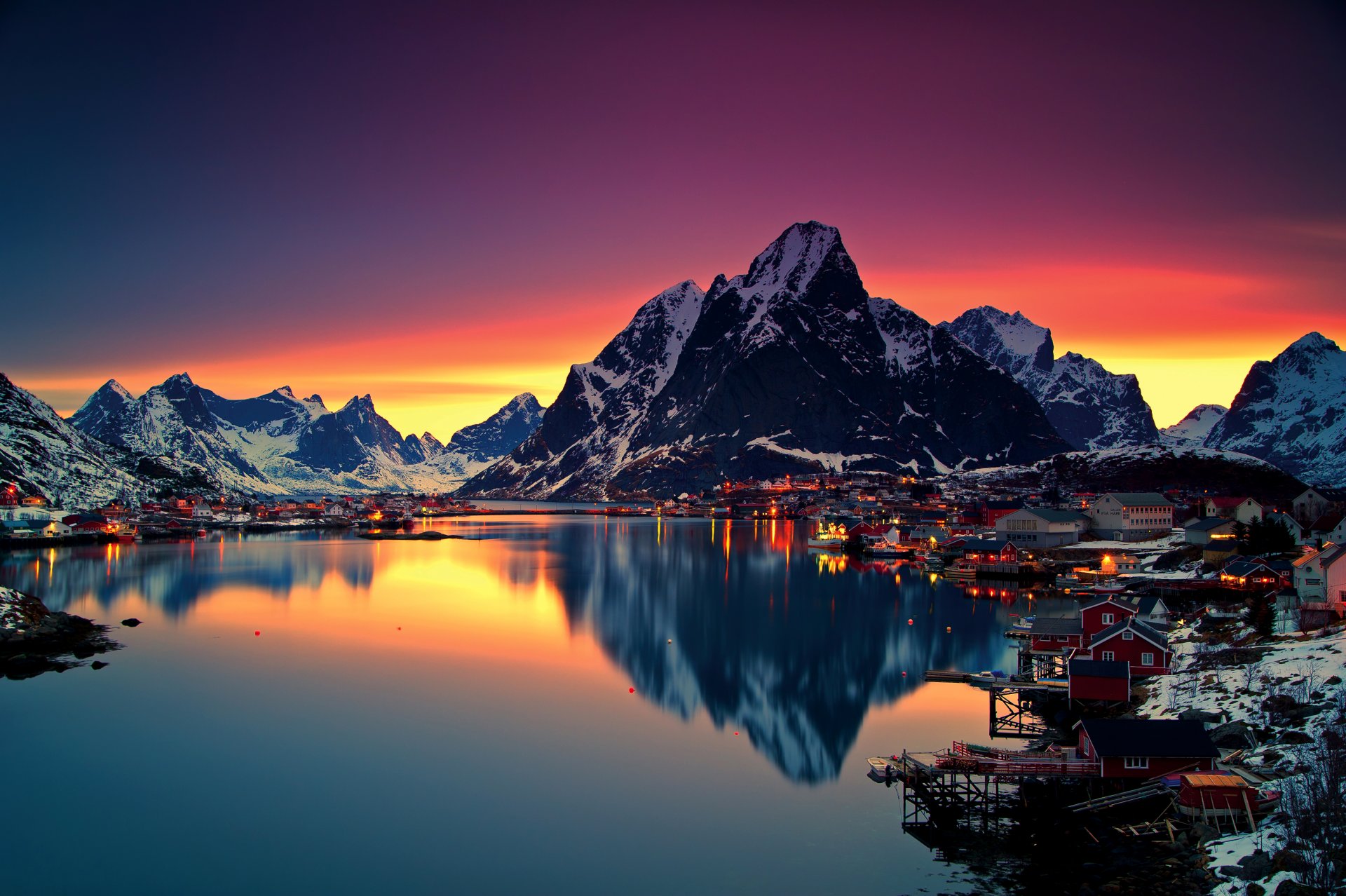 noruega lofoten montañas lago casa nieve invierno noche luces cielo amanecer