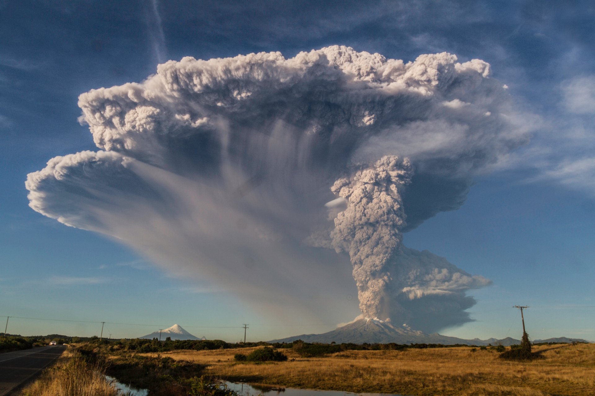 chile montañas andes activo volcán calbuco erupción abril 2015 17:50