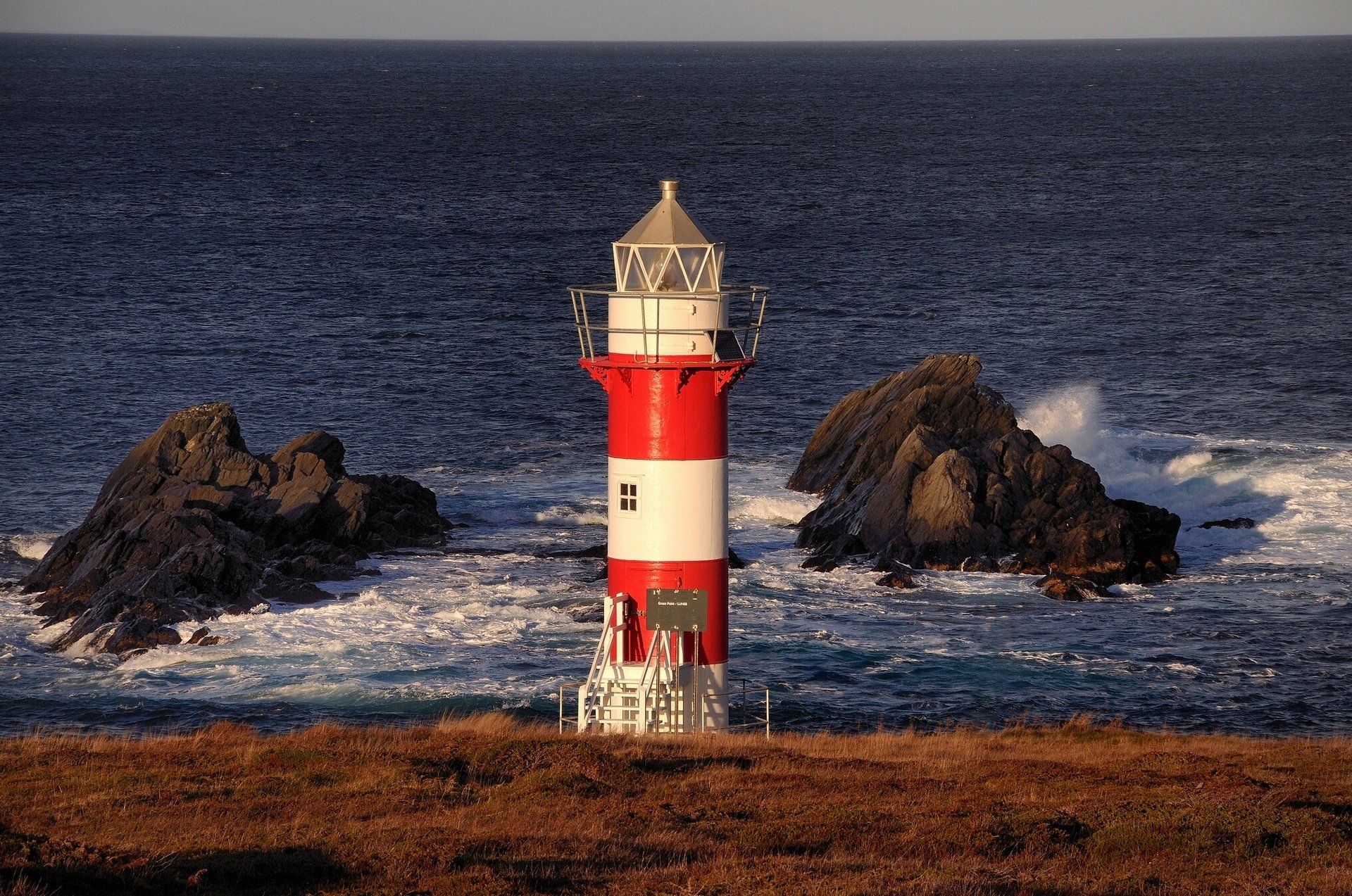 green point lighthouse port de grave terranova y labrador canadá océano atlántico faro costa acantilados