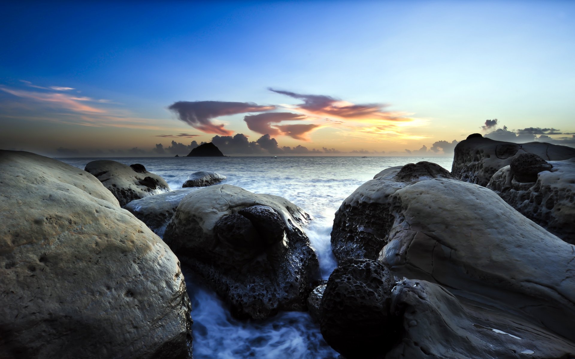 mare pietre cielo paesaggio