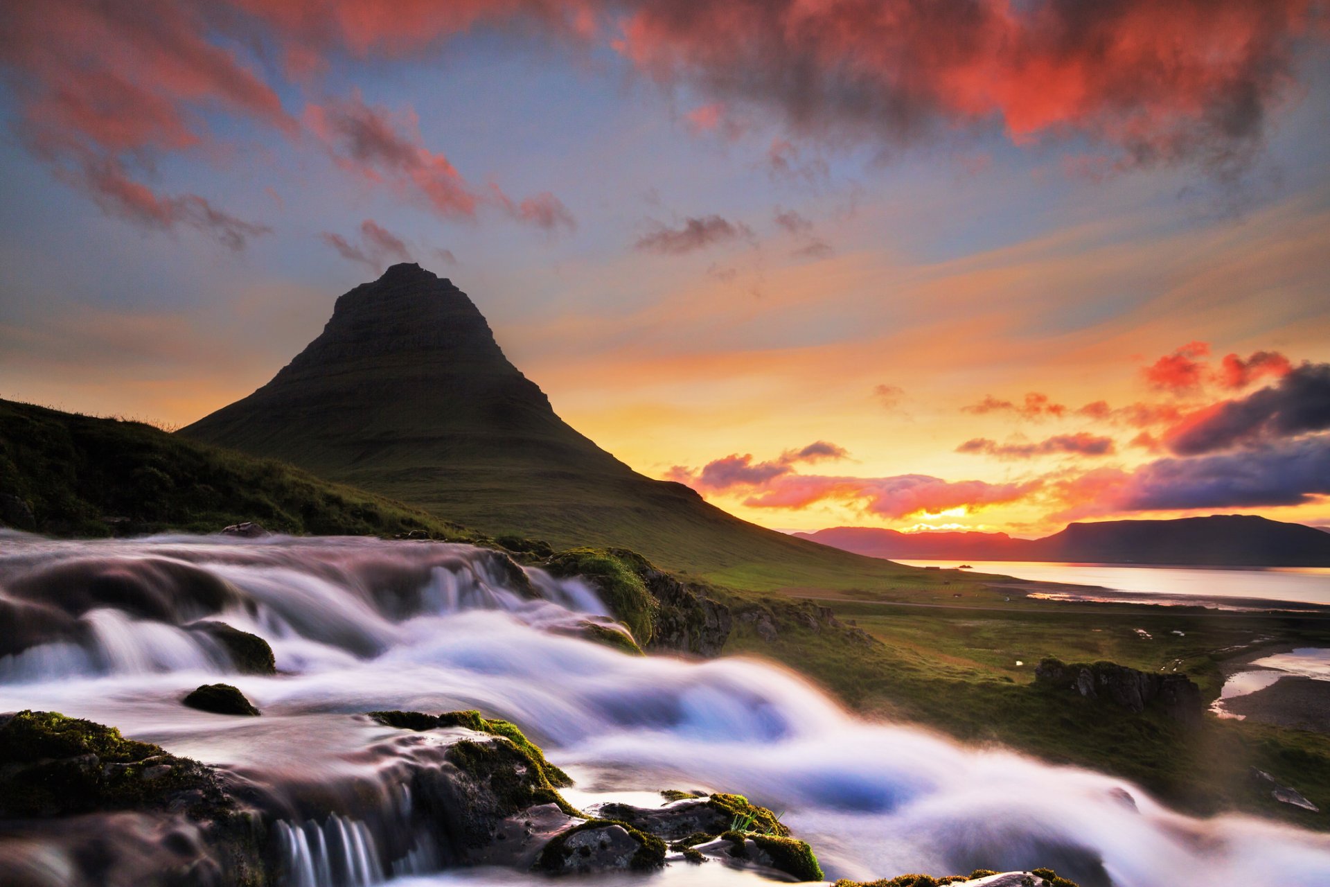 island kirkjufel berg fluss wasserfall morgen morgendämmerung wolken