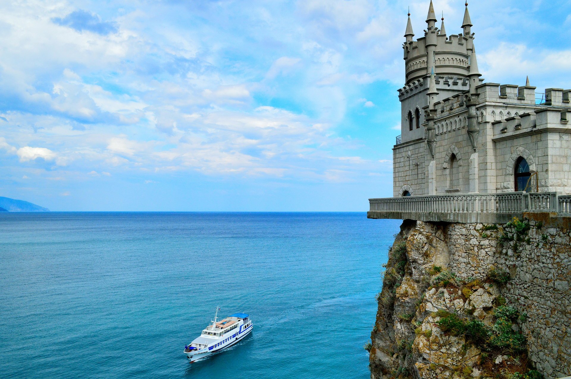 crimea swallow s nest landscape