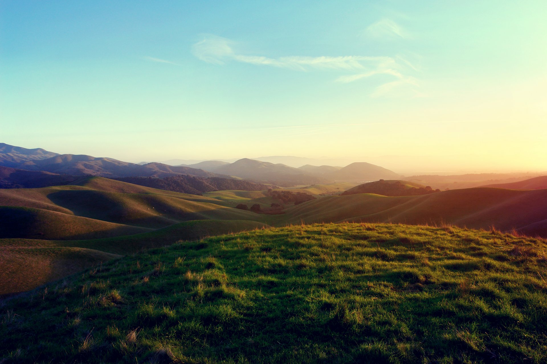 collines montagnes paysage nature soleil herbe ciel