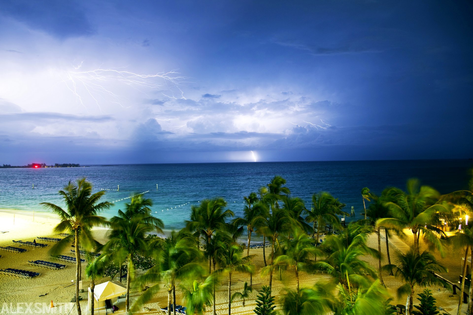 bahamas bahamas tropen meer küste strand sand palmen horizont wolken blitz bewölkt