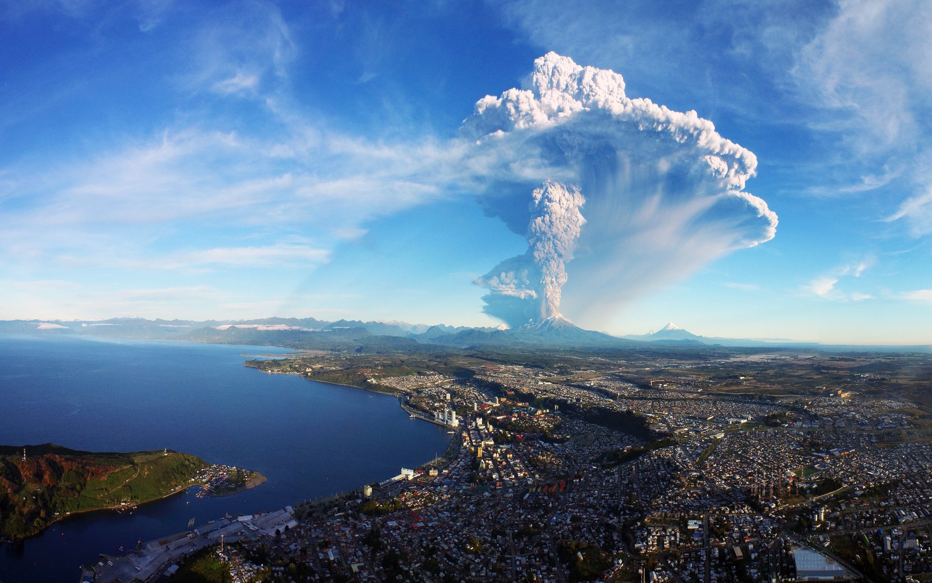 calbuco volcan puerto montt chile panorama town volcano eruption