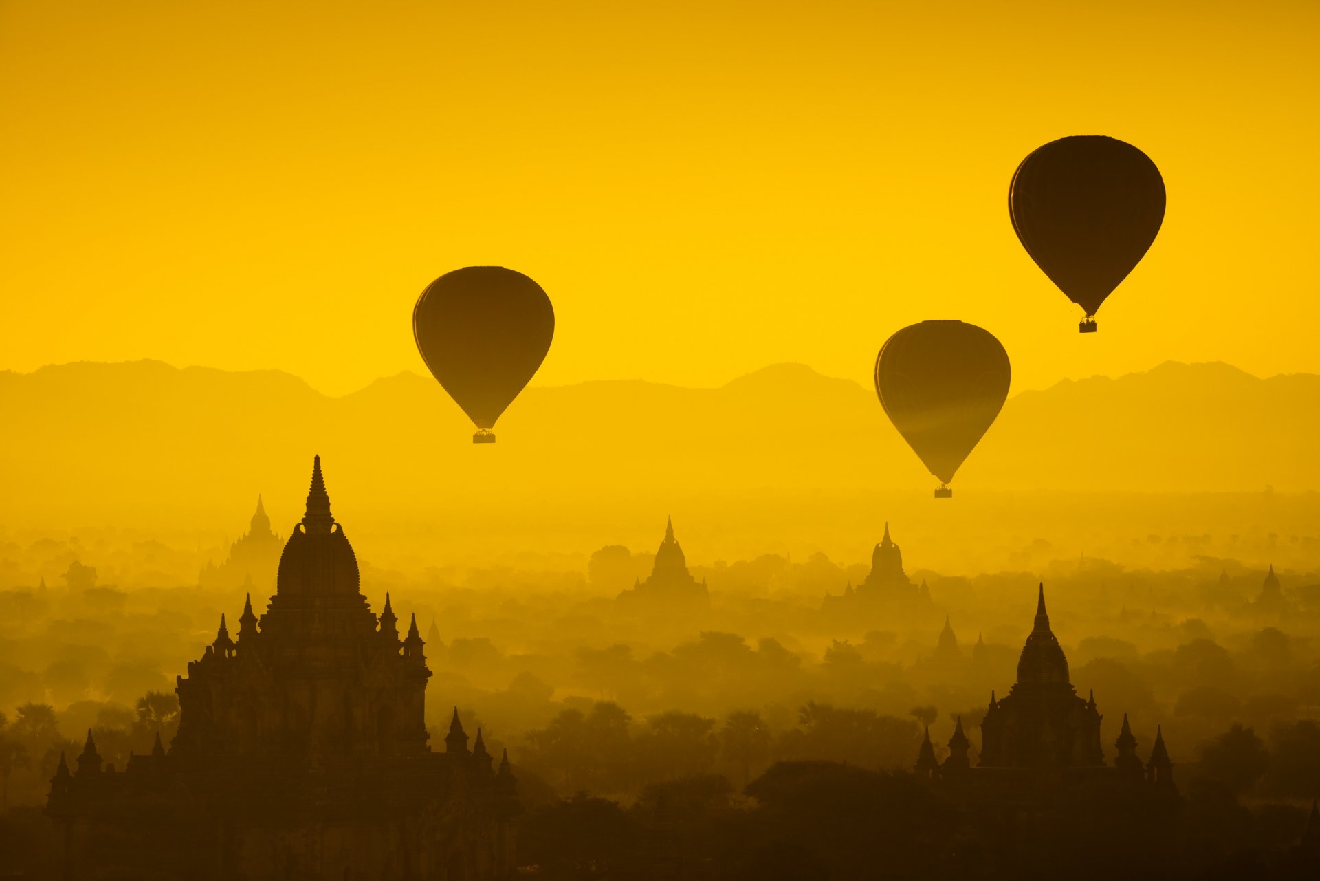 myanmar birmanie ville perdue vieux architecture coucher de soleil forêt temple palais vieille ville ville perdue bagan brouillard ballons soleil vol