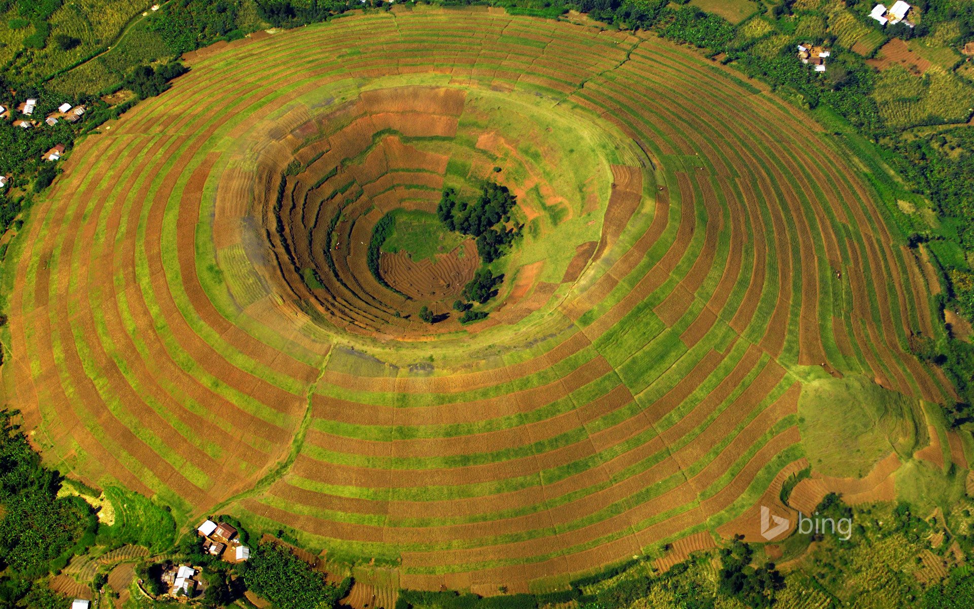 kisoro uganda vulkan terrassen felder krater häuser