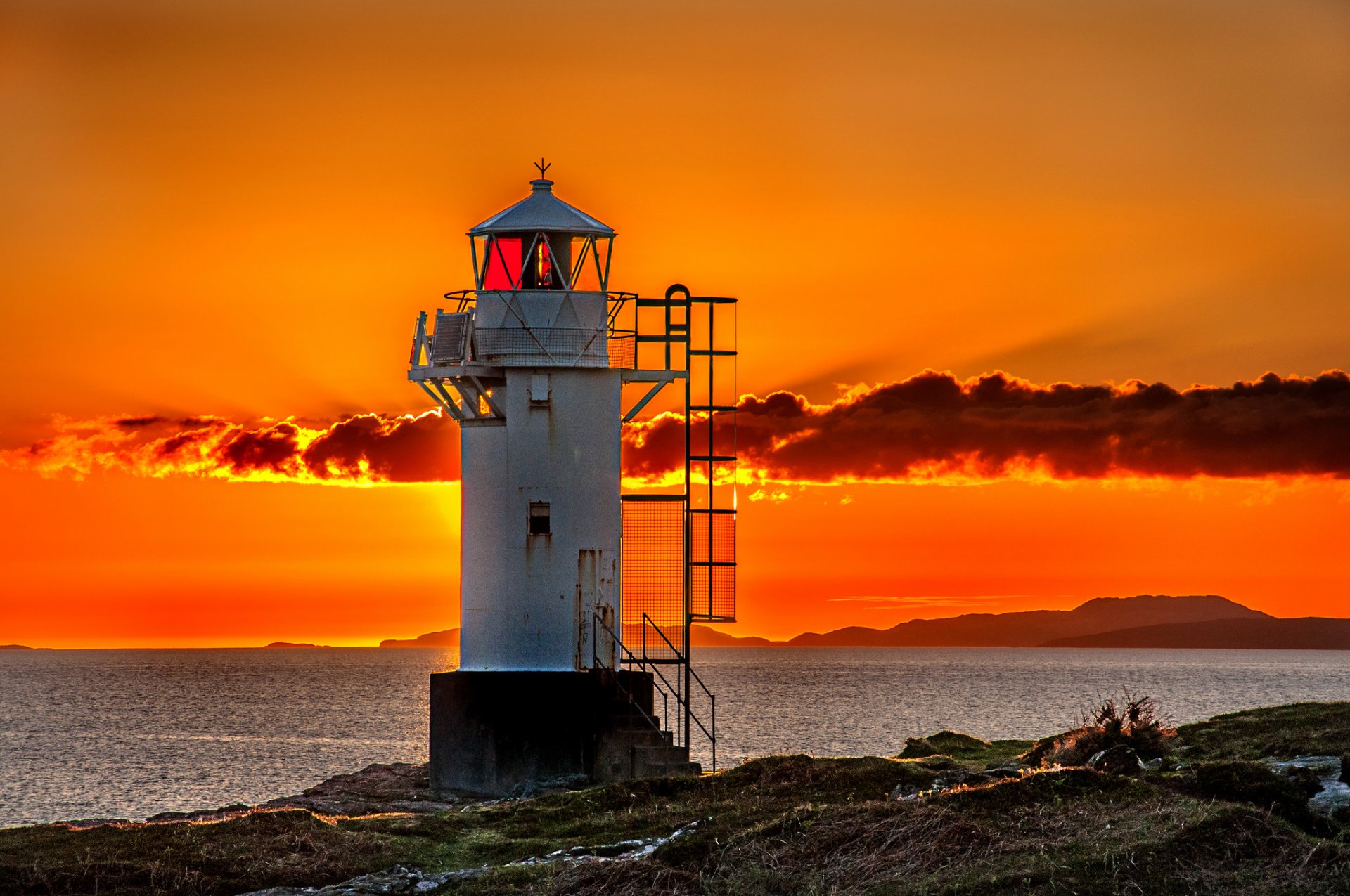 cielo nuvole tramonto mare riva faro