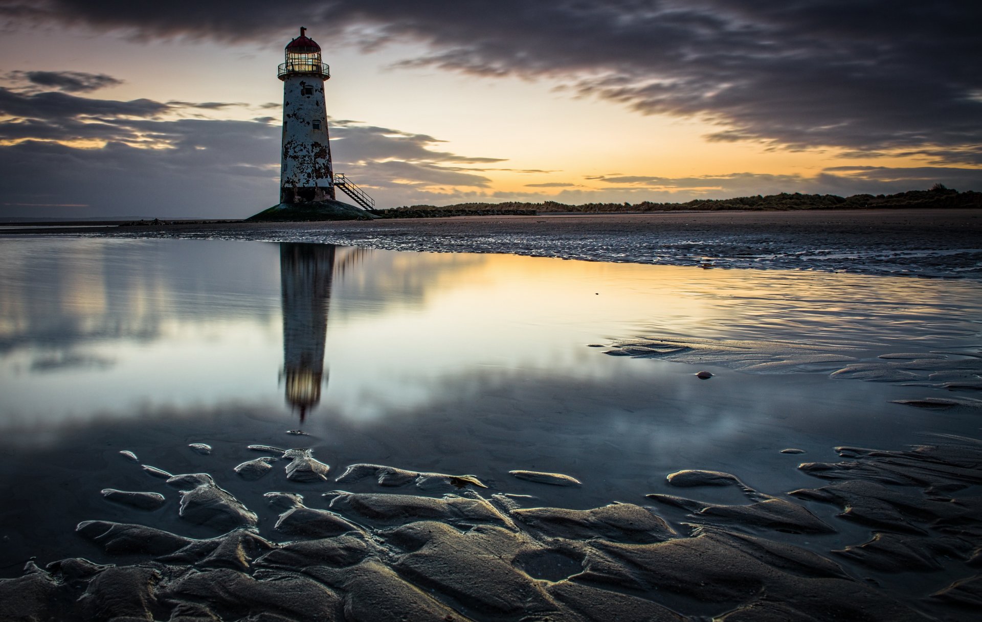 angleterre pays de galles du nord mer plage phare nuages matin aube