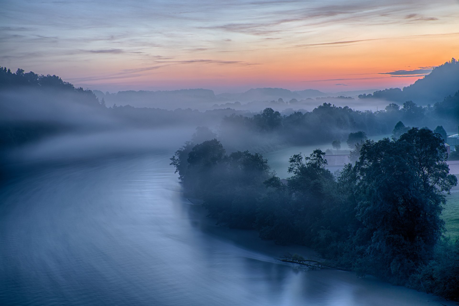 ciel montagnes matin brouillard rivière maison arbres