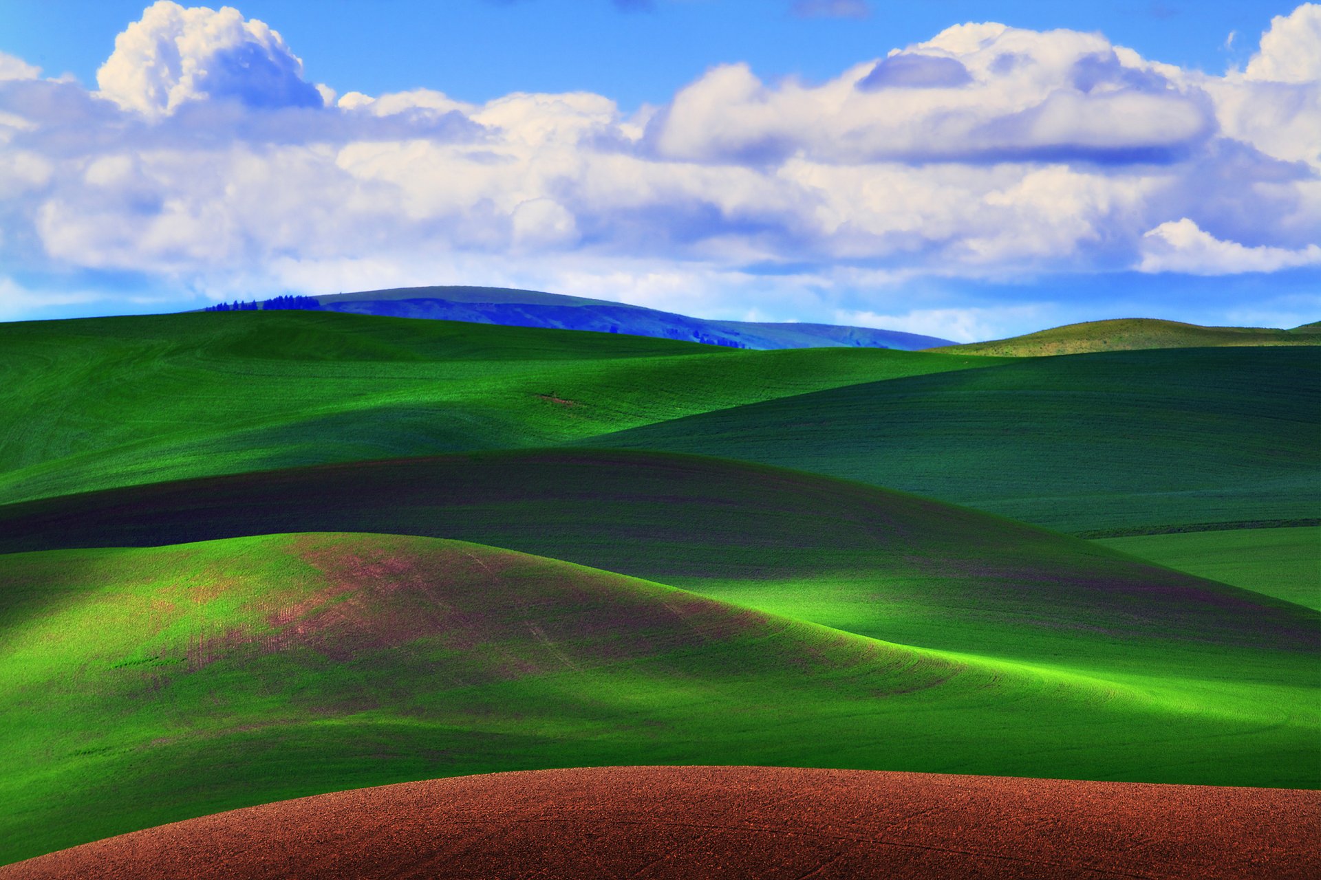 ciel nuages collines champ montagnes nature