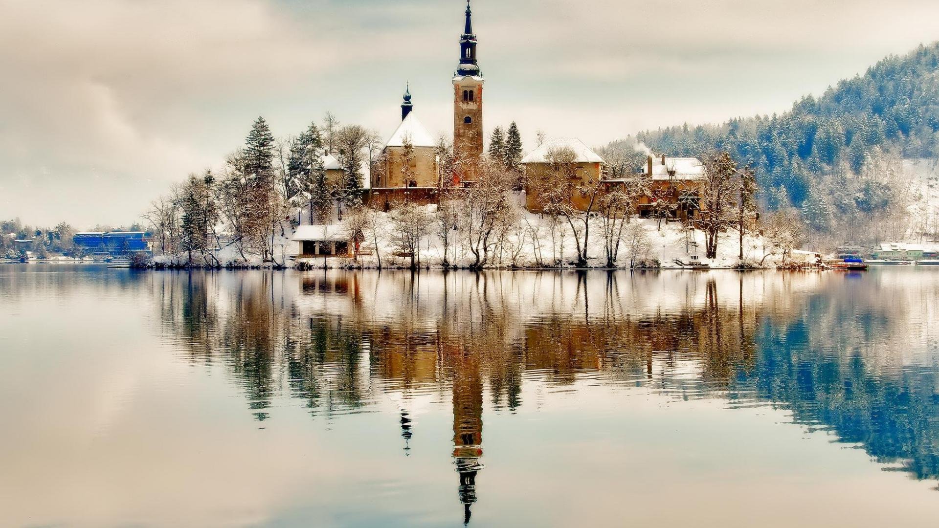 ciel lac île église hiver neige arbres