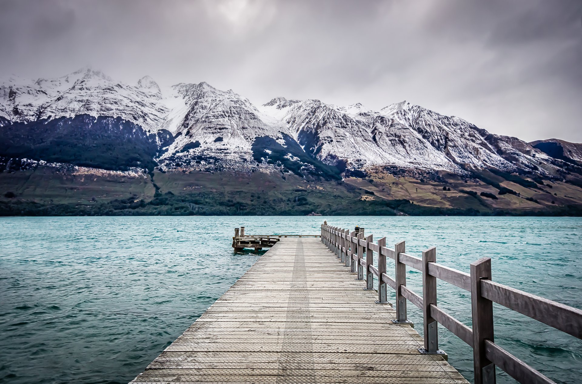 neuseeland glenorchi see liegeplatz berge maulwurf graue wolken gewitter