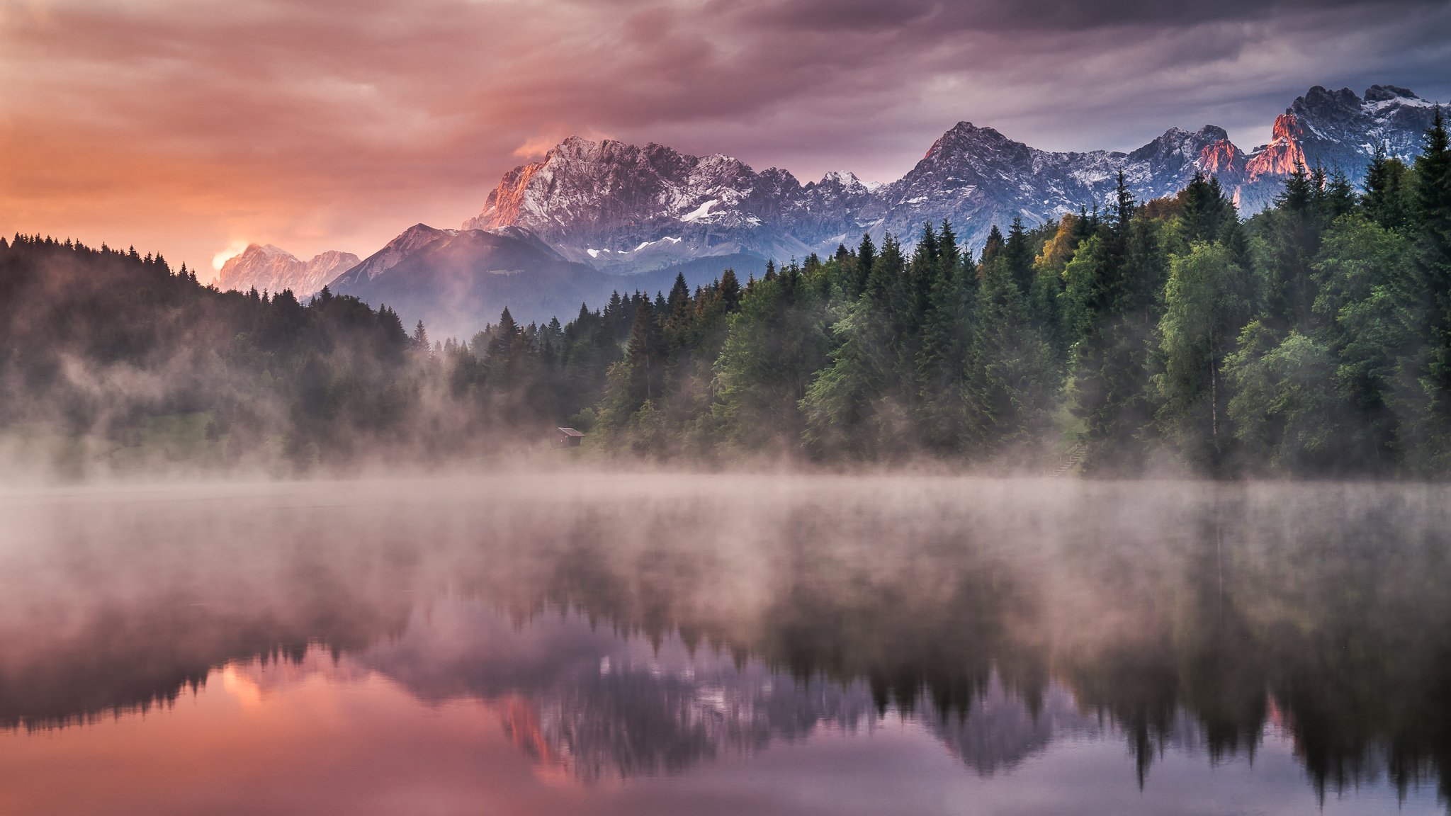 natur landschaft berge bäume tannen wald see wasser reflexion sonnenaufgang sonnenaufgang morgen nebel