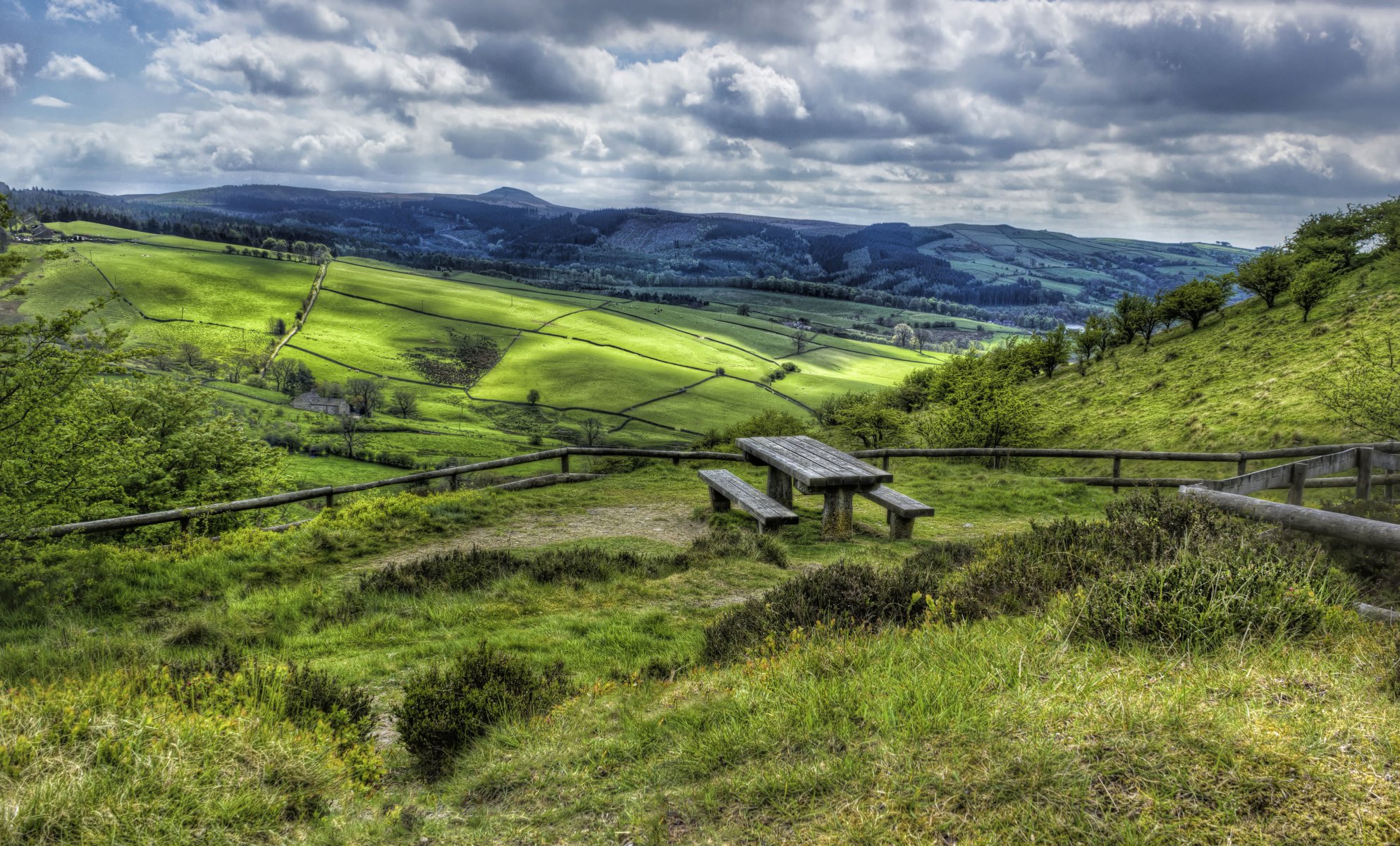 royaume-uni collines herbe nature bancs table nuages