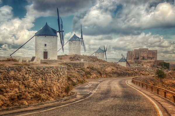 Eine Reihe von Mühlen aus Castilla la Mancha