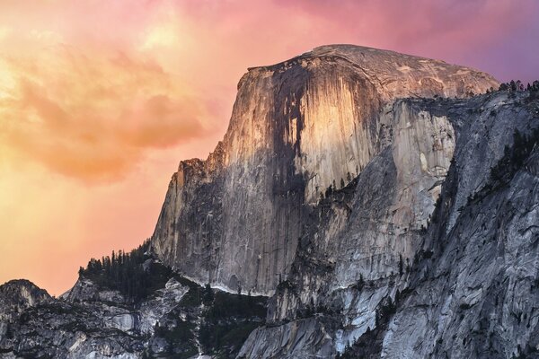 Montagne dans le parc National de Yosemite