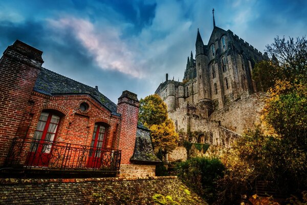 Le château du Mont-Saint-Michel et le ciel en France