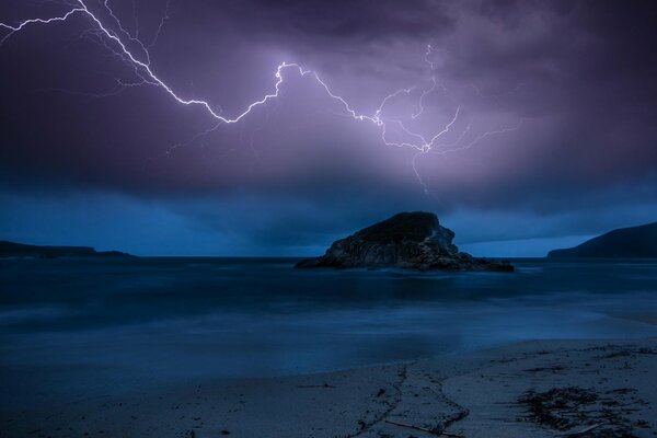 Relámpago de noche