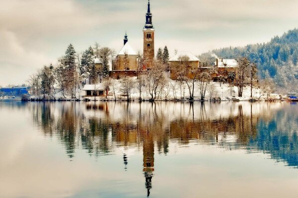 The church on the island is reflected in the lake in winter