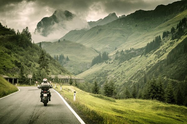 La strada della speranza. Dal passato al futuro