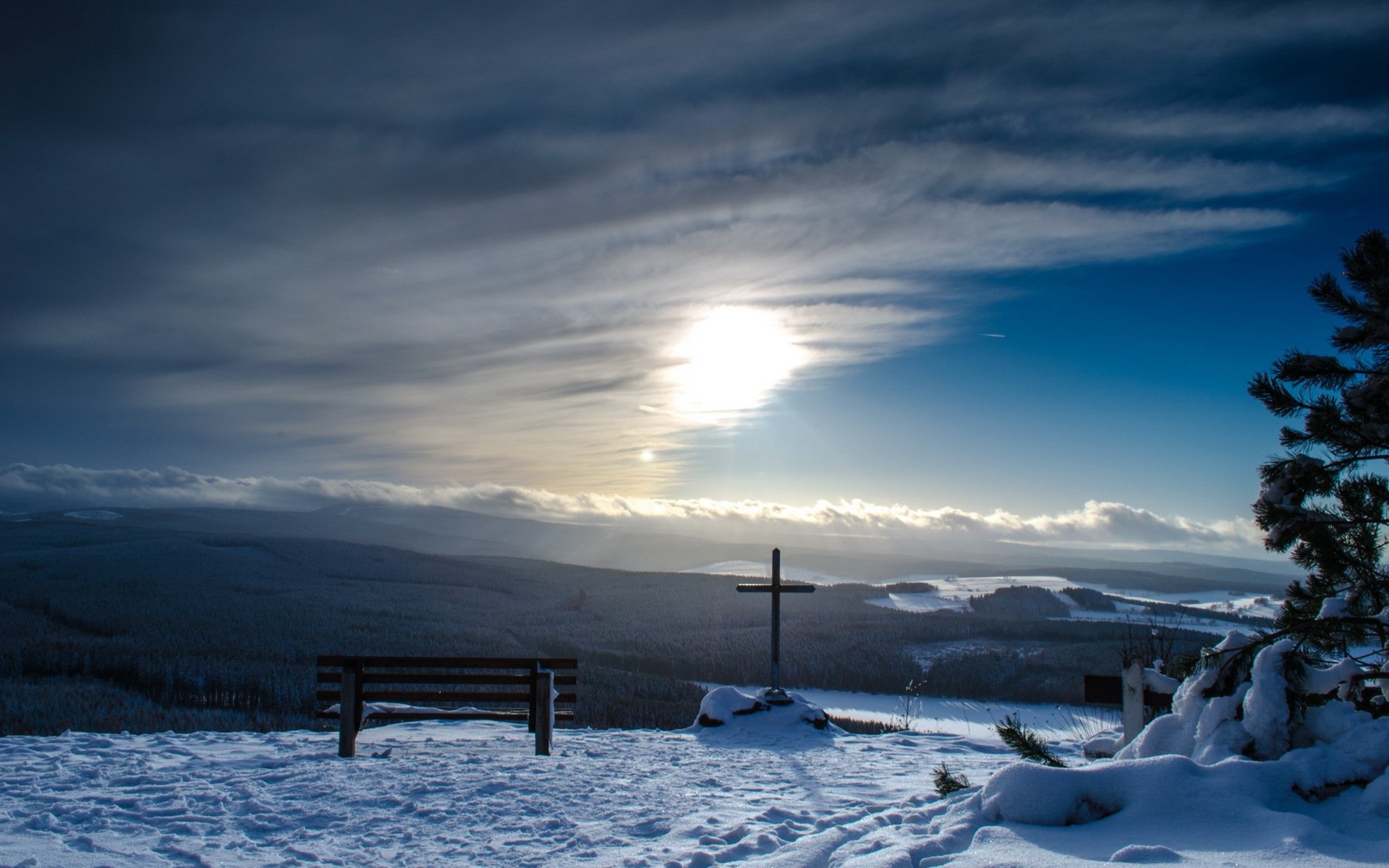 montagnes banc croix paysage