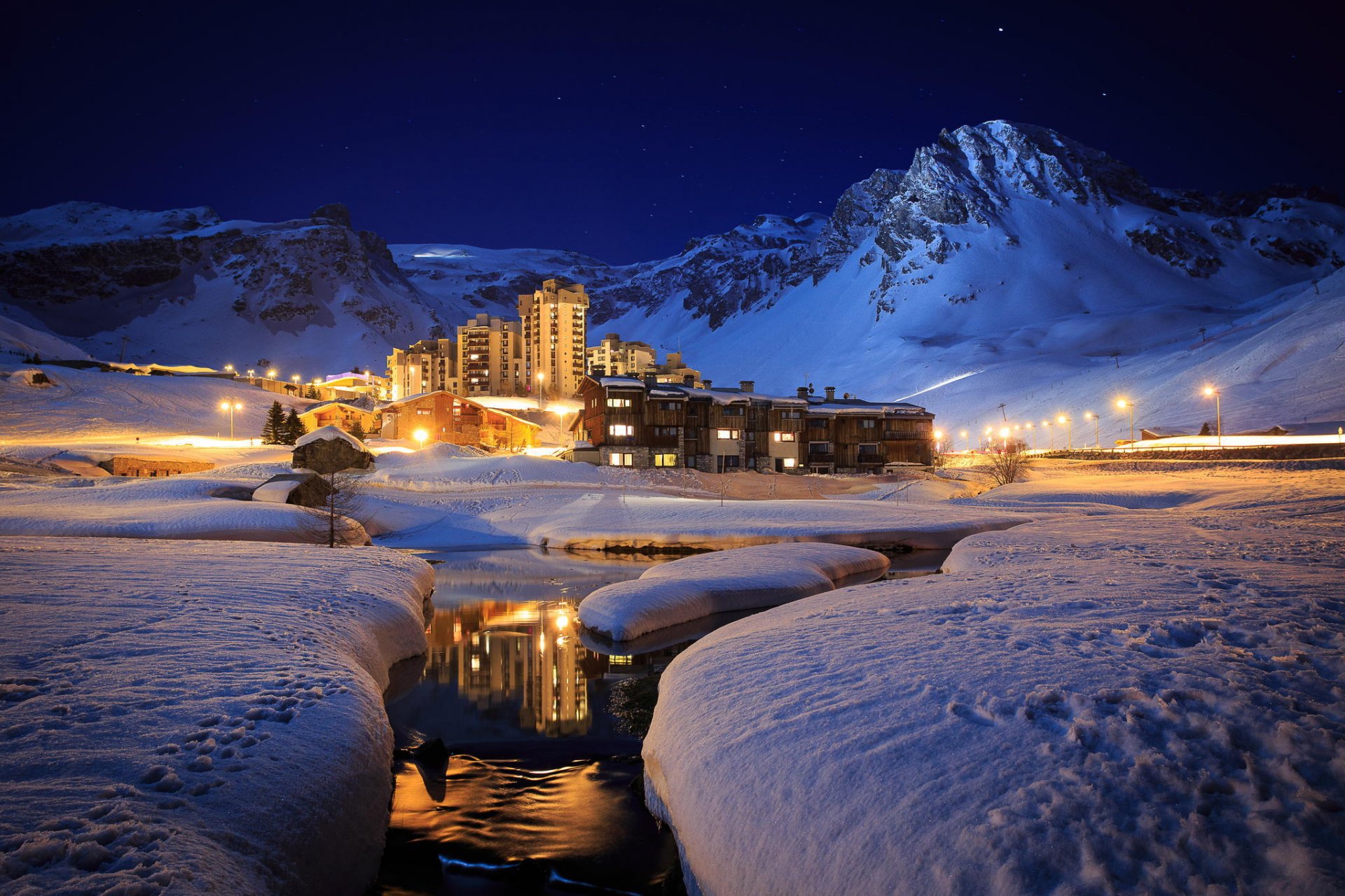 montagna inverno neve coteggi resort fiume notte