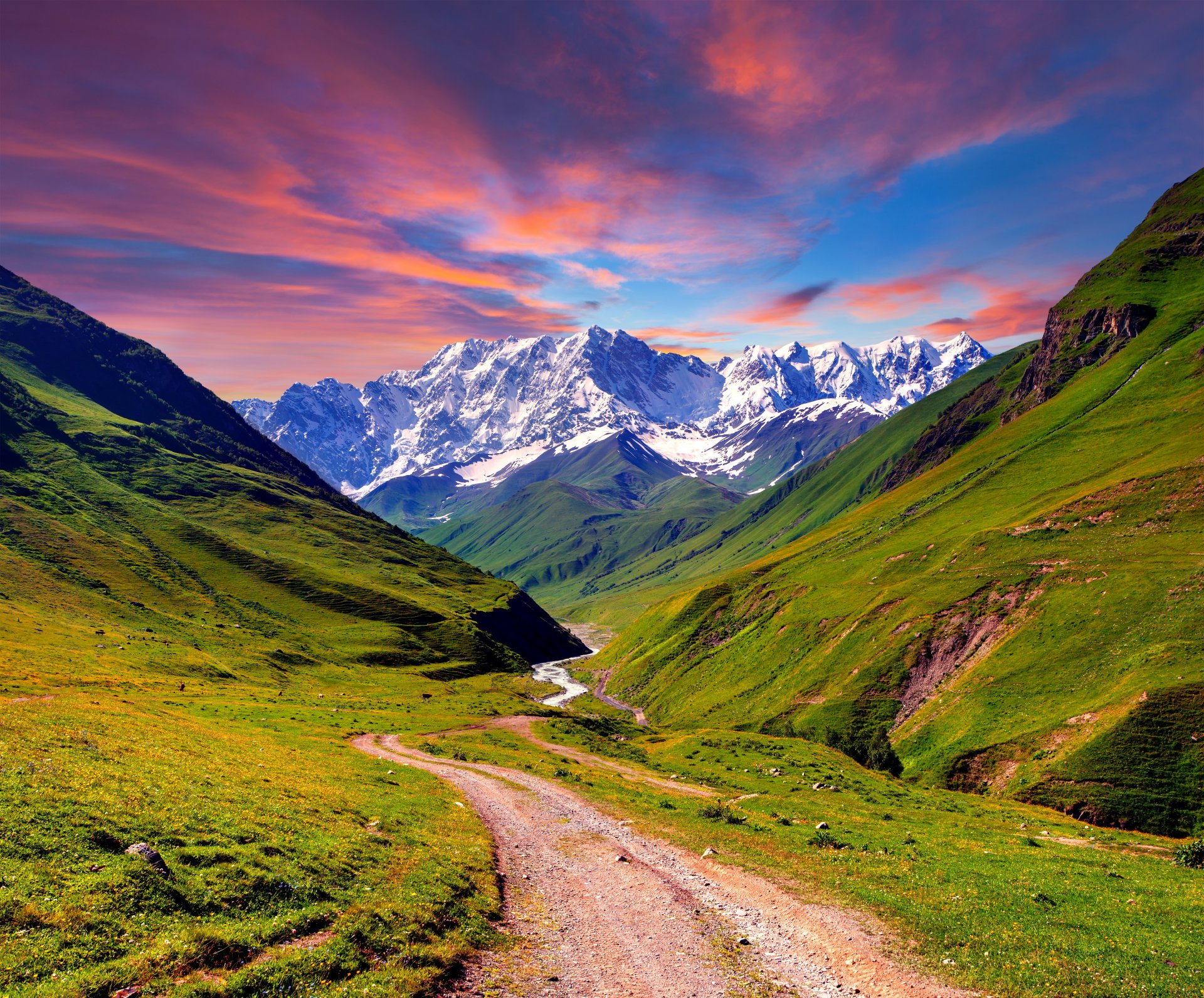 natura paesaggio montagne erba prati neve cielo strada