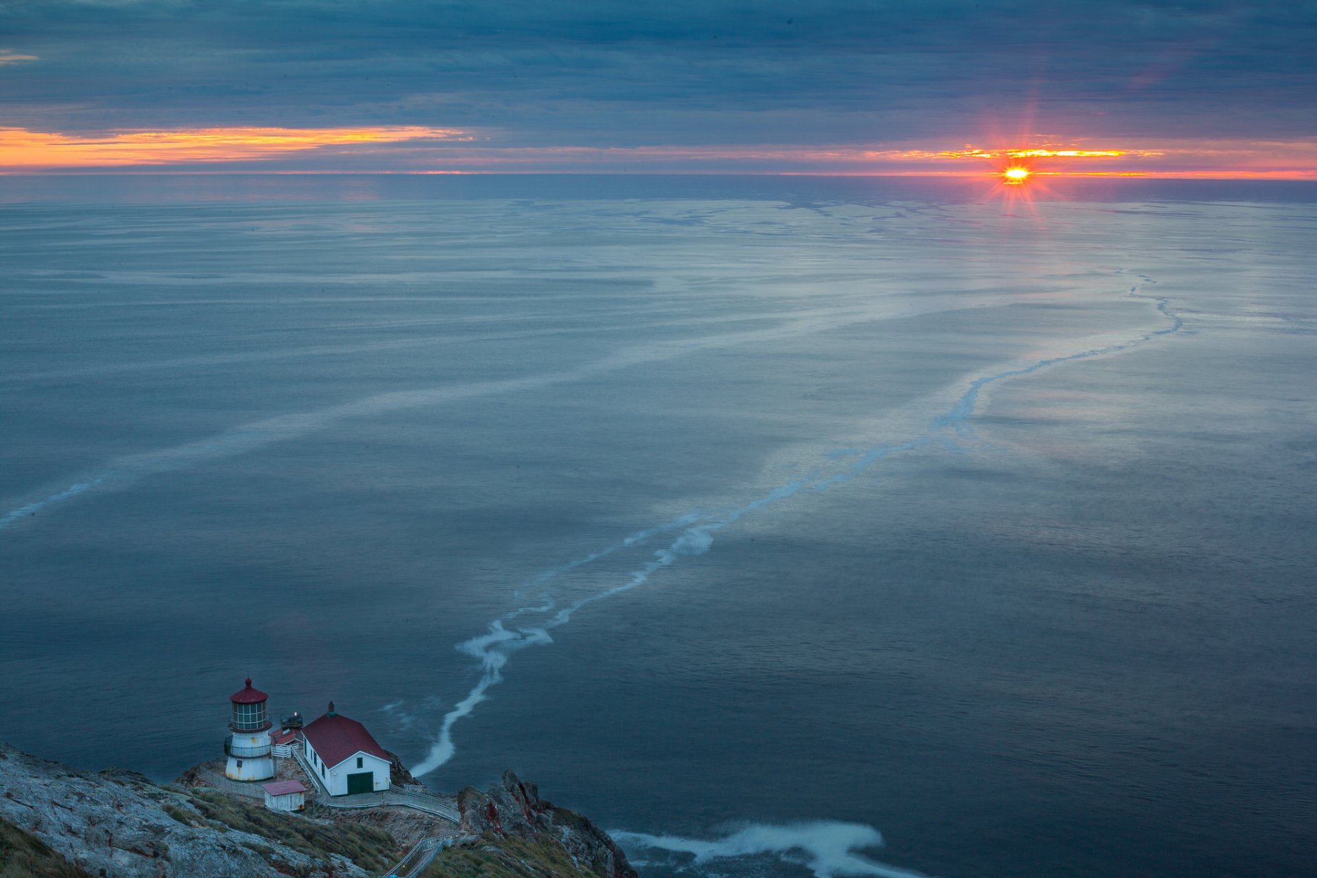 sonnenuntergang meer leuchtturm landschaft