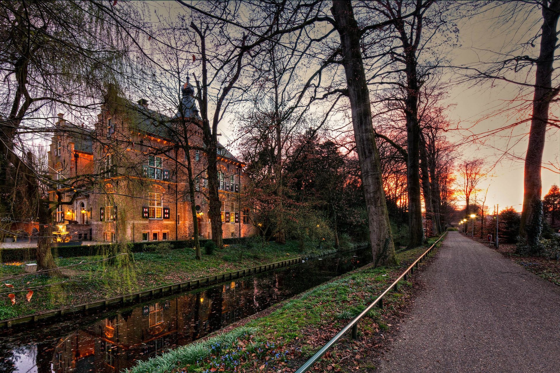 países bajos crabbehof castillo carretera canal árboles otoño tarde crepúsculo luces