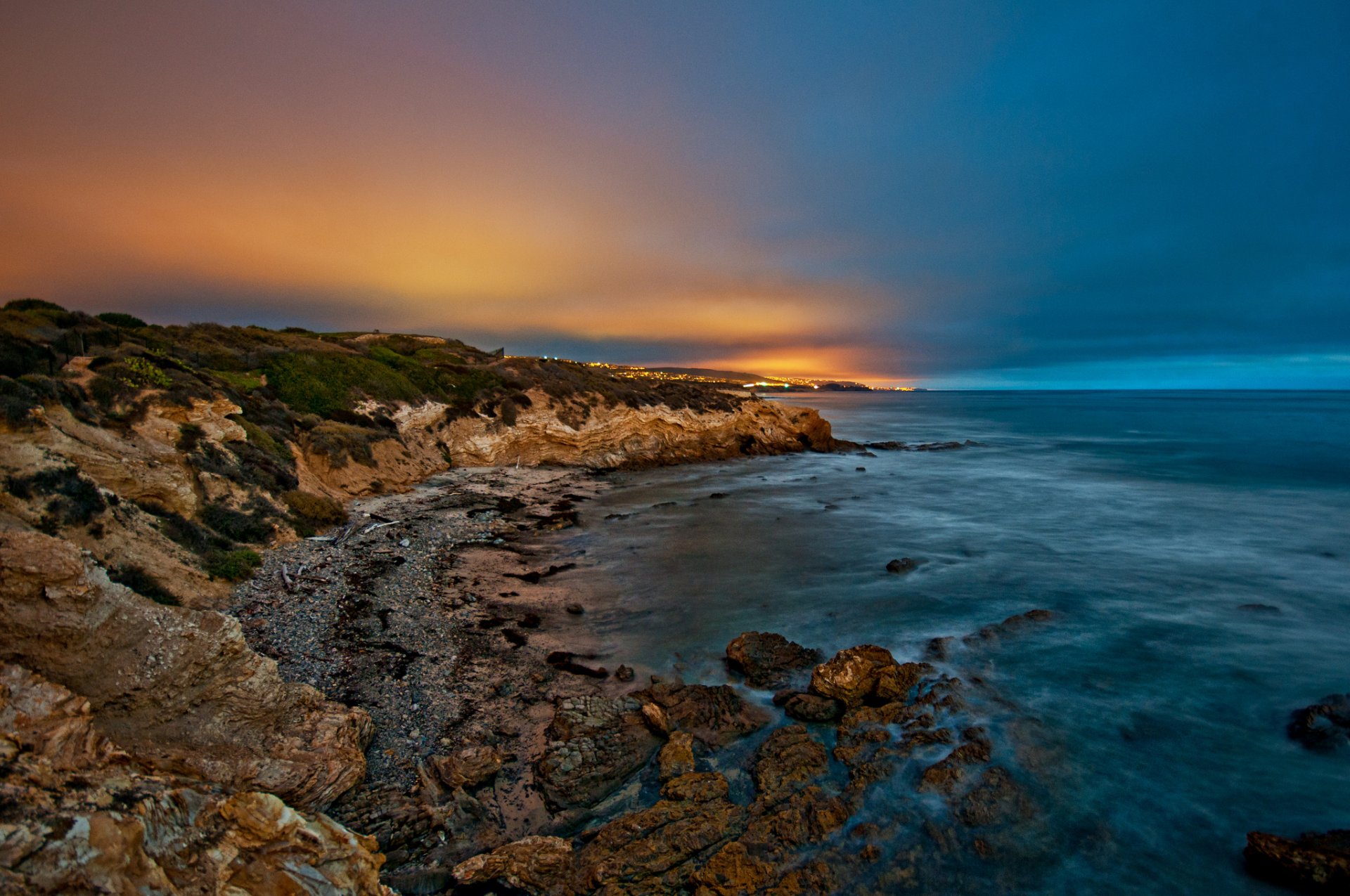 mer côte pierres soir crépuscule lumières coucher de soleil