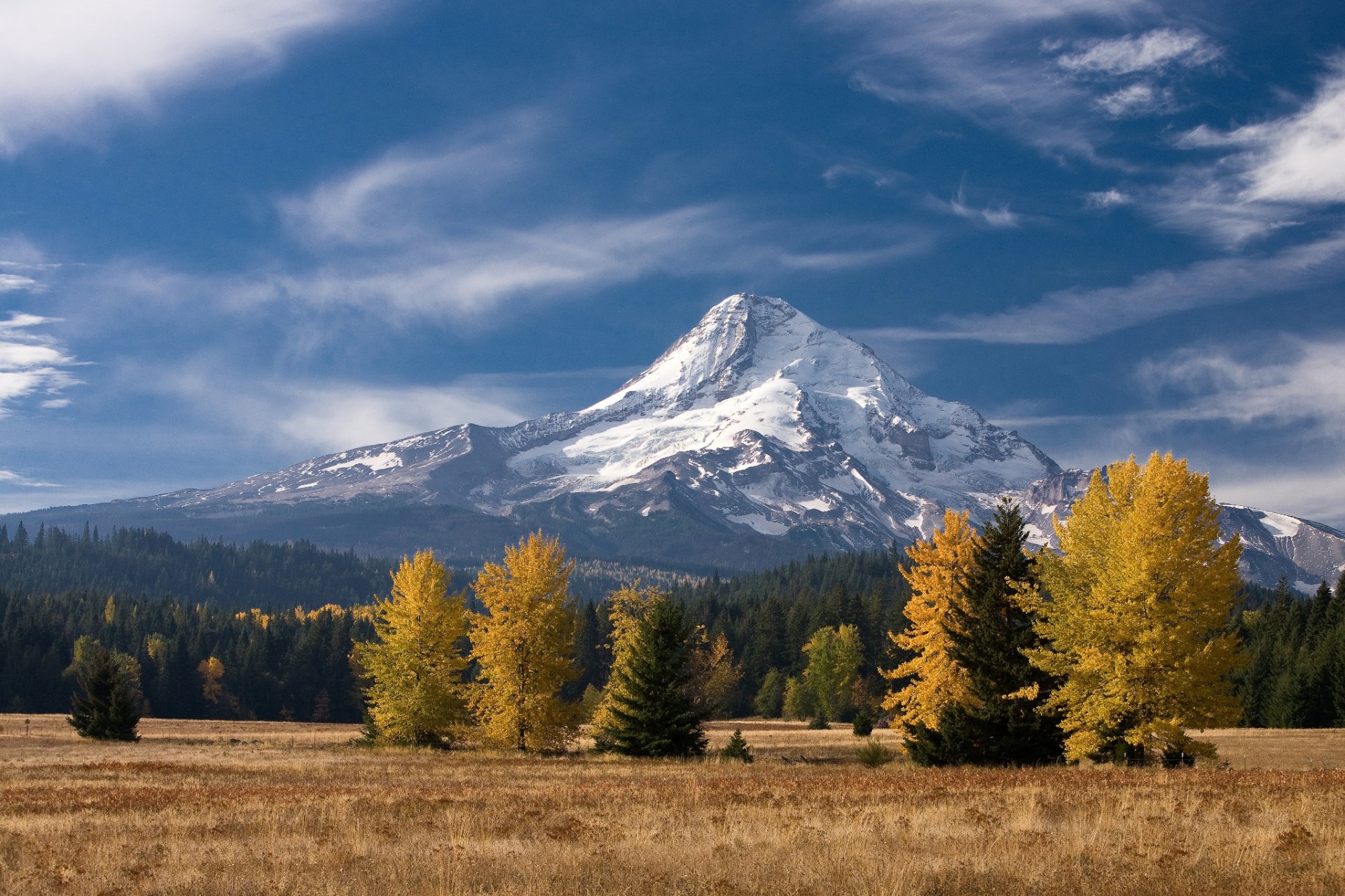 usa oregon mount hood stratowulkan niebo chmury góra las jesień