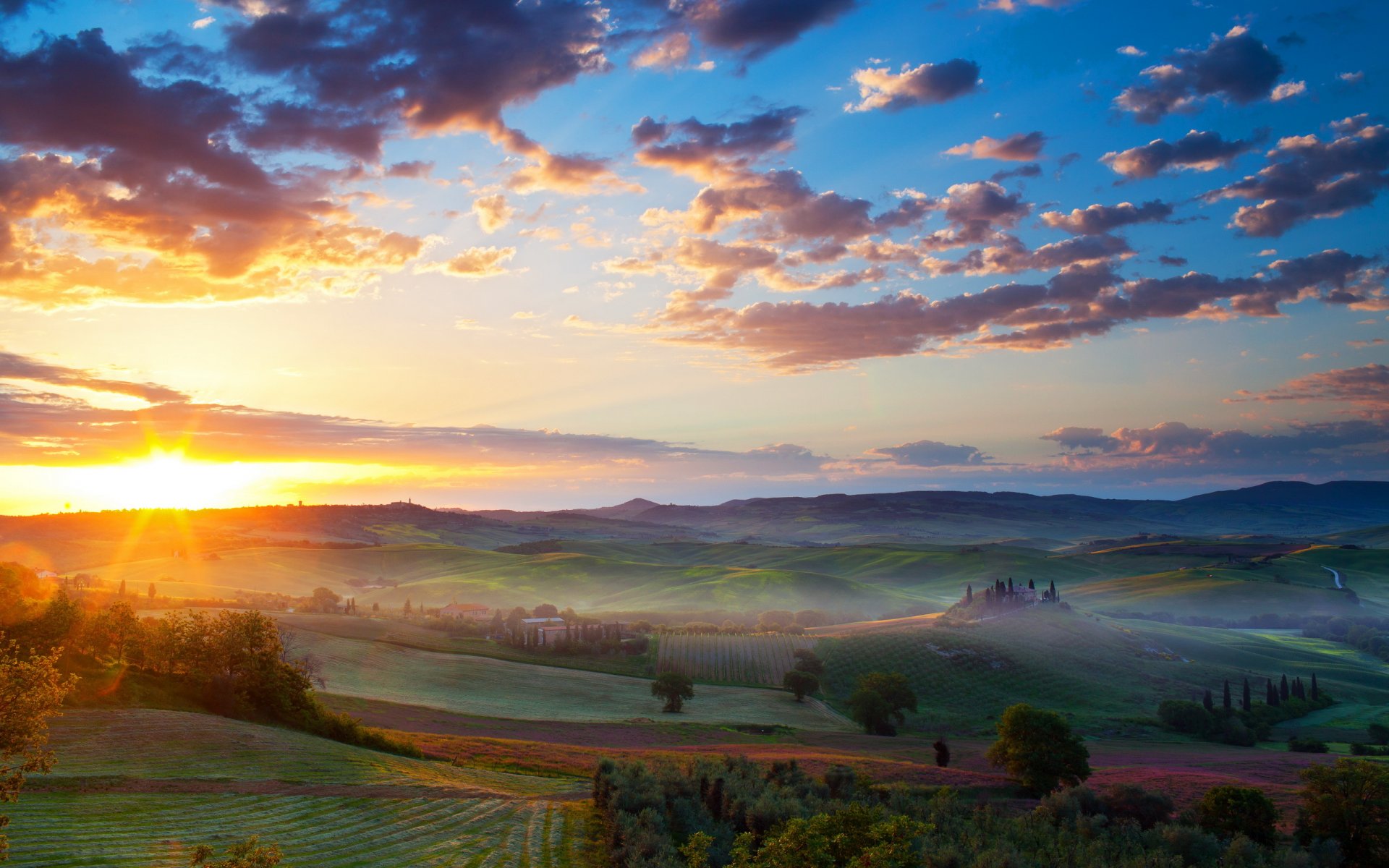 campo valle paesaggio tramonto