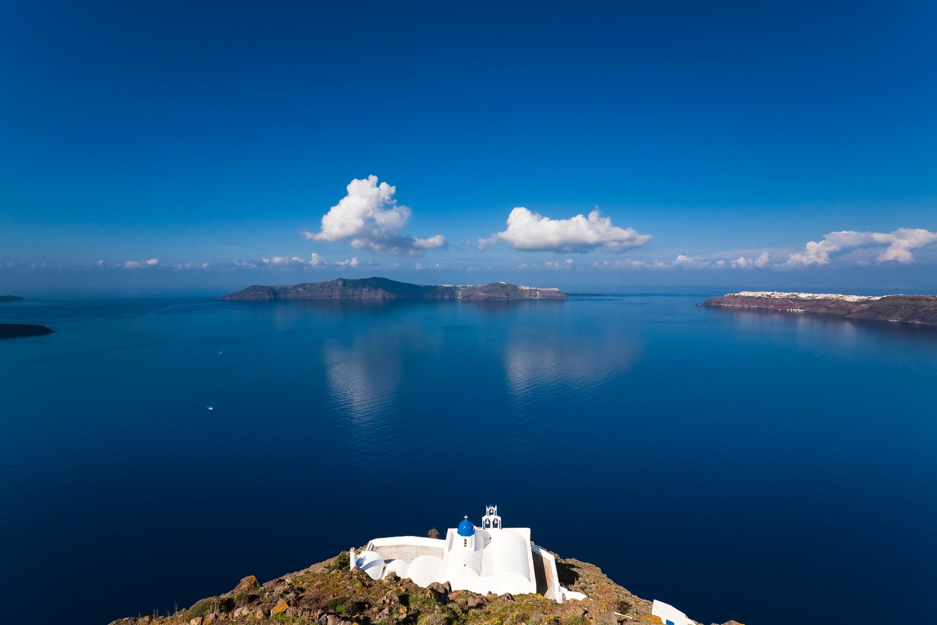 grèce île de sifnos mer église îles ciel nuages