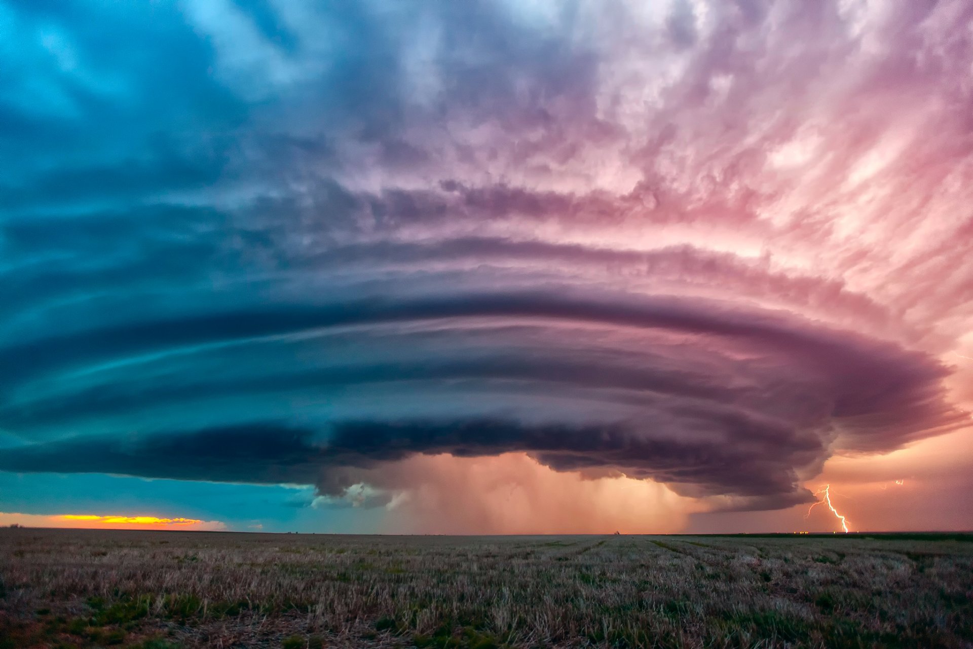 estados unidos kansas central tormenta nubes nubes rayo campo